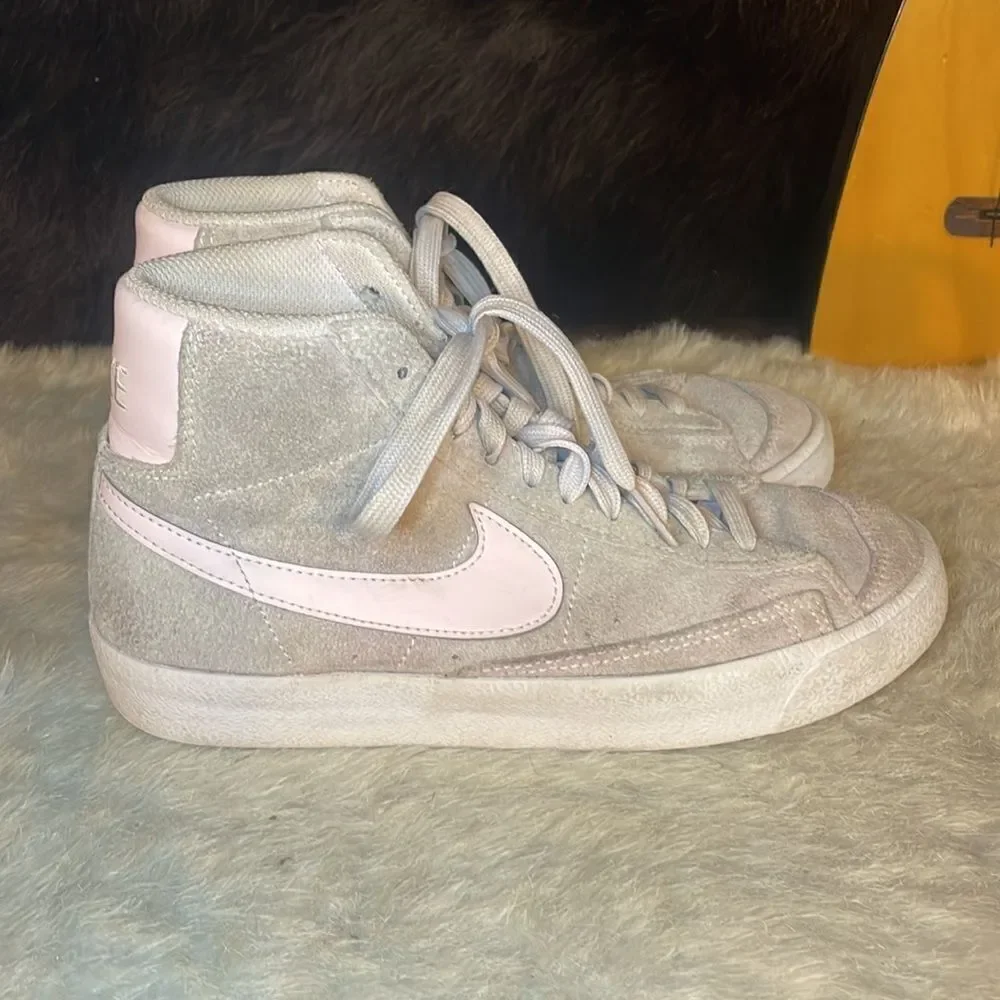 Nike high tops 5.5 (4475)